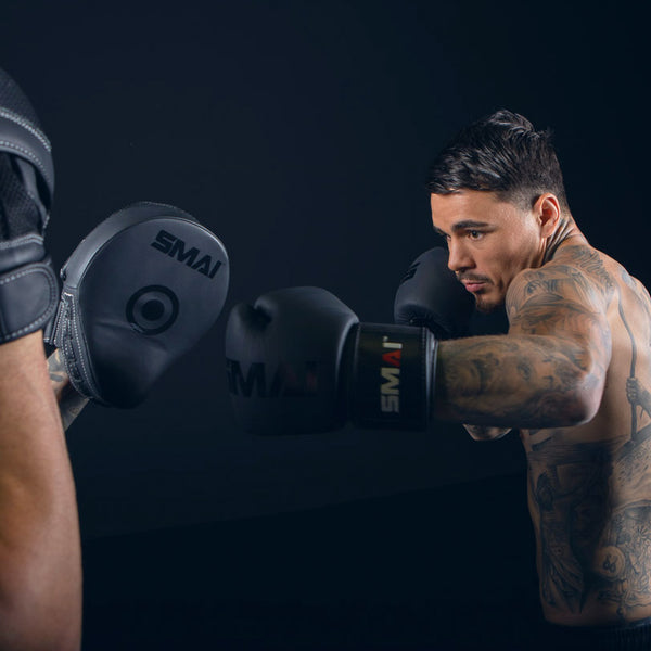 George Kambosos Jr Training with the Elite85 Boxing Mitt