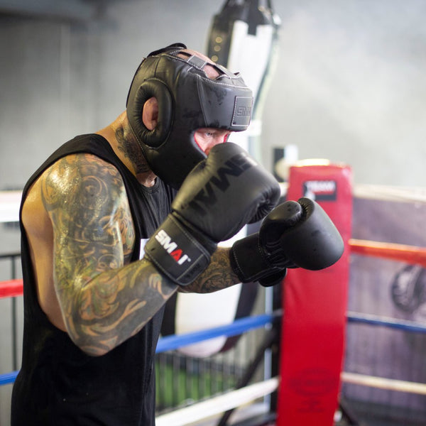 Man using the Elite85 Boxing Gloves 